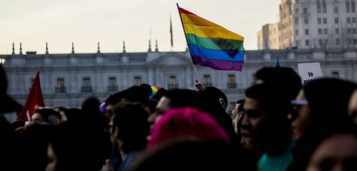Organizaciones y activistas LGBTIQ+ rechazan que Movilh e Iguales desarrollen actividades por el Mes del Orgullo “con absoluta indiferencia al contexto nacional”