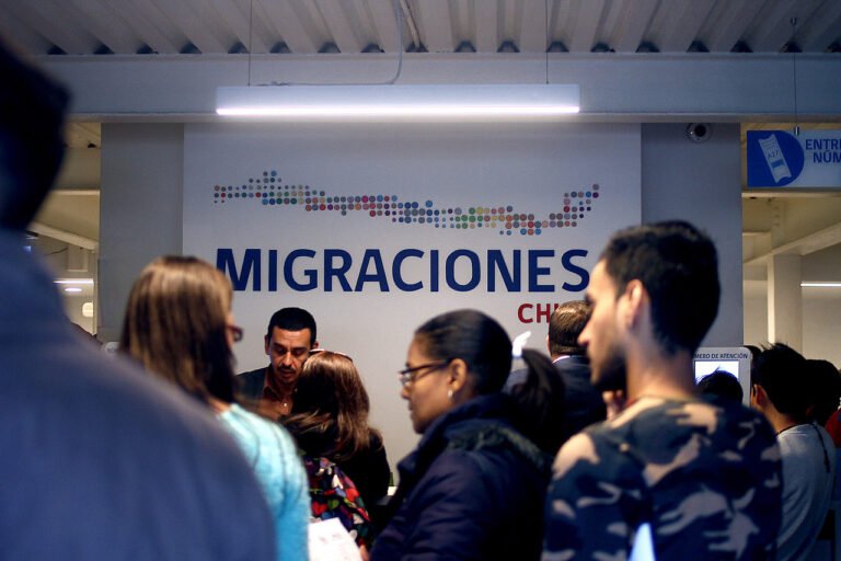 ¿Cómo abordar la grave crisis migratoria?: experto entrega luces de las medidas que se deben adoptar con urgencia