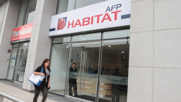 AFP Habitat y Capital demandaron a La Polar por “actuar negligente” durante repactaciones unilaterales