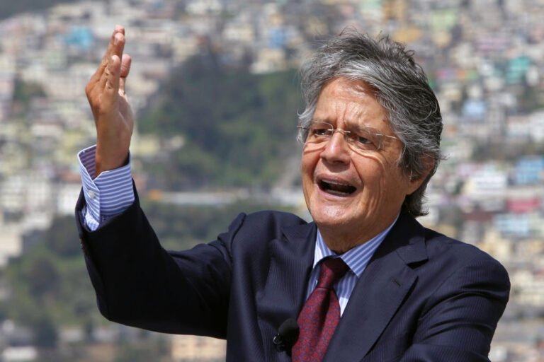 Presidente de Ecuador amenaza con disolver la Asamblea Nacional