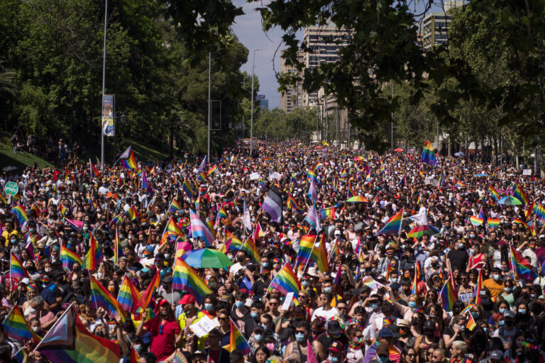 FOTOS | Histórica marcha del Orgullo reunió a más de 150 mil personas ad portas de aprobarse el Matrimonio Igualitario