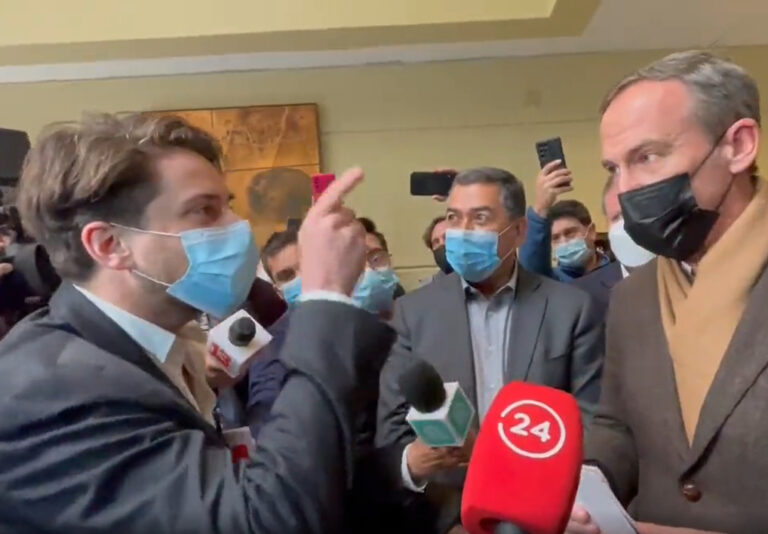 VIDEO| Winter interpela duramente a Alessandri por acusación contra comunistas: “Te acabas de burlar de la prensa”