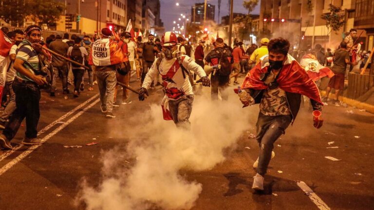 Perú ya registra 21 muertos por represión a protestas y la ONU denuncia preocupación por DDHH en el país