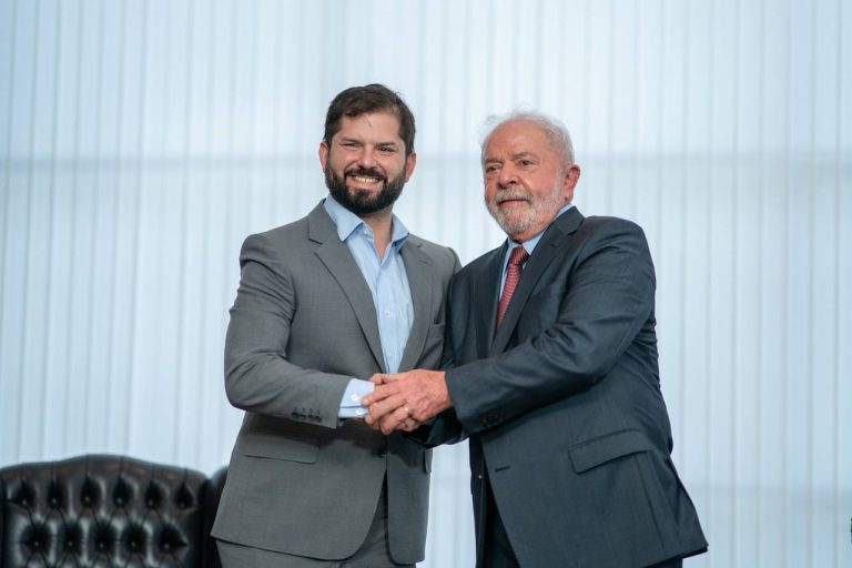 Boric busca acercamiento con Lula en la Cumbre CELAC