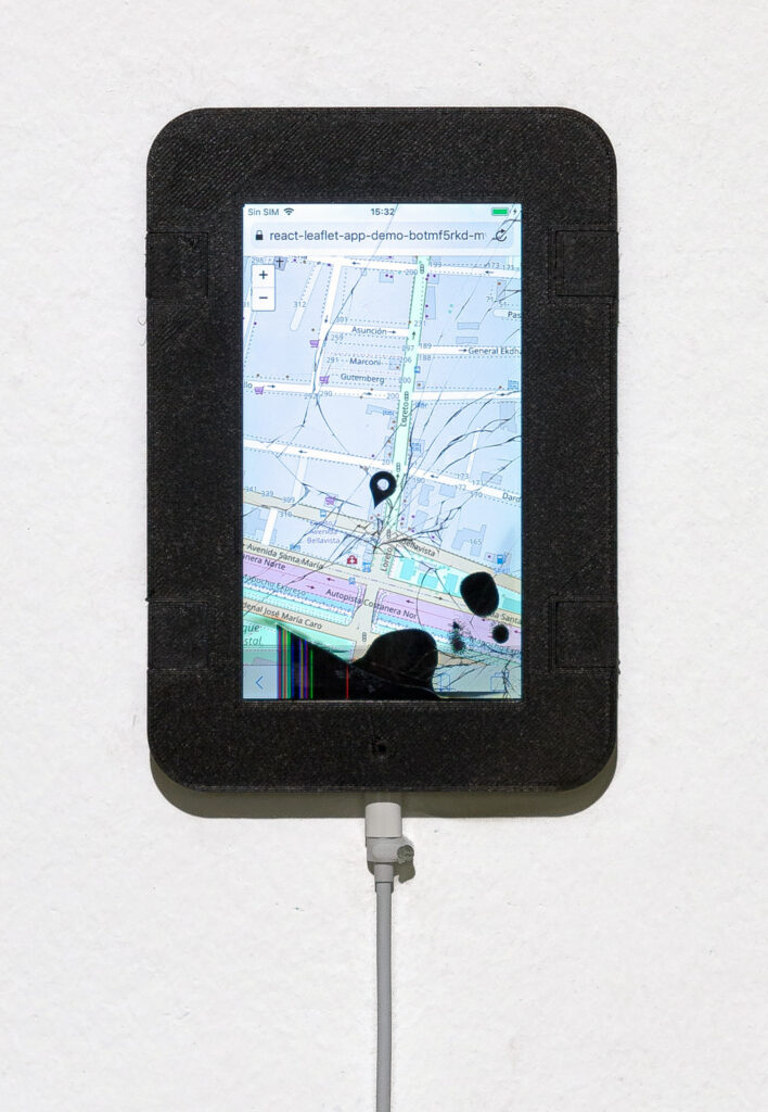 Celular con geolocalizador en Hechizas de Demian Schopf