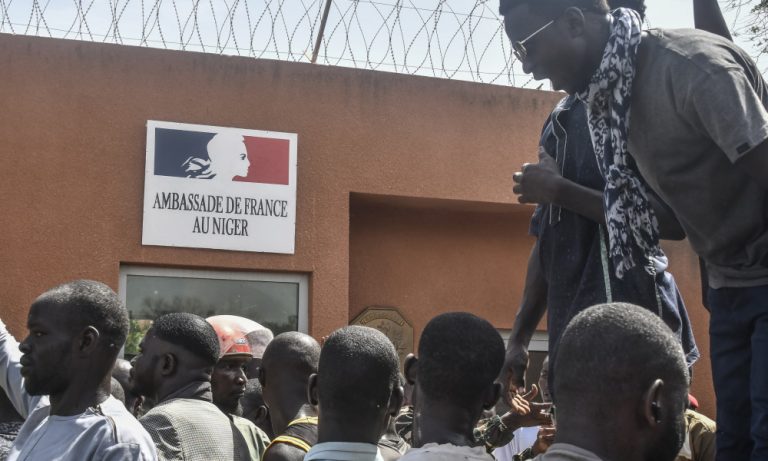 Macron acusa a Níger de secuestrar a personal diplomático francés