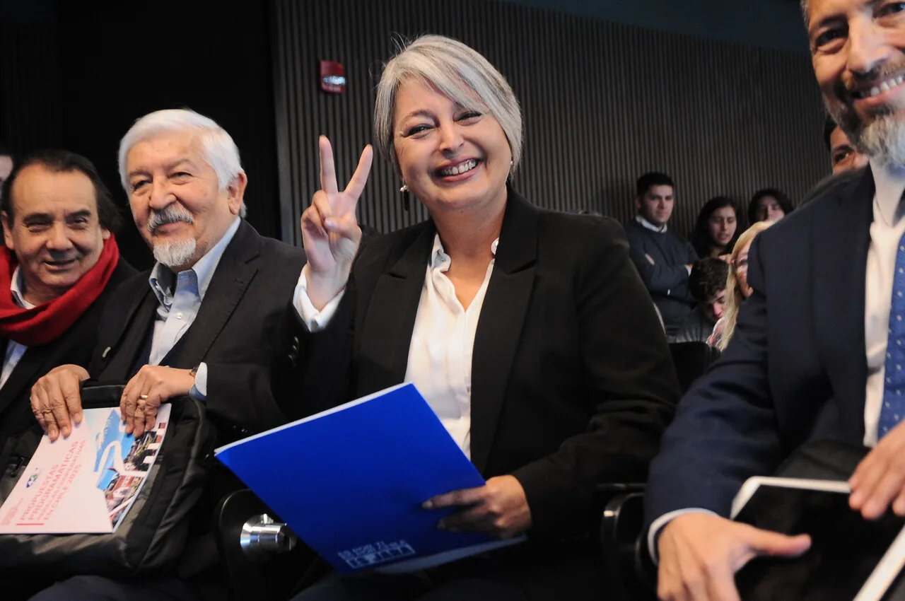Jeannette Jara: “En mi gobierno vamos a tratar que las personas lleguen a fin de mes y que vivan en un barrio más seguro”